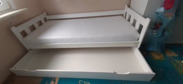Łóżko dziecięce z materacem i szufladą 