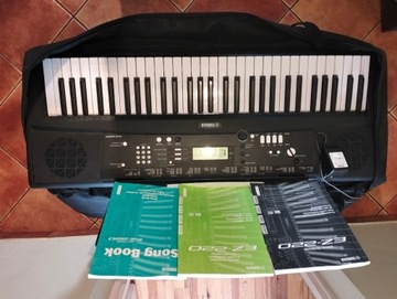 Yamaha EZ 220 keyboard idealny do nauki. 