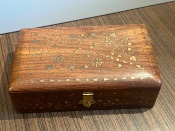Śliczna stara drewniana szkatułka mosiężne obicia