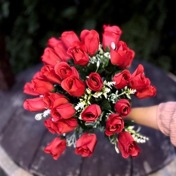 Duży gotowy bukiet róż pączki różne kolory 