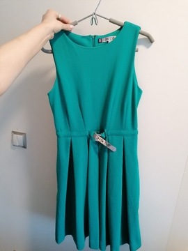 Zielona sukienka z klamerką