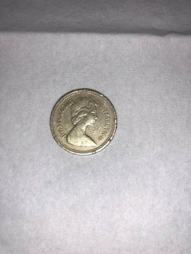 RARE Upside Down One Pound 1983 Young Elizabeth II