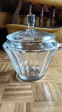 Kryształowa waza na poncz