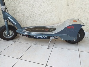 Hulajnoga elektryczna Razor E300