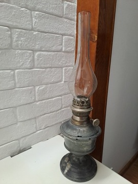 Stara cynowa lampa naftowa