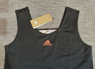 Sportowy krótki top Adidas