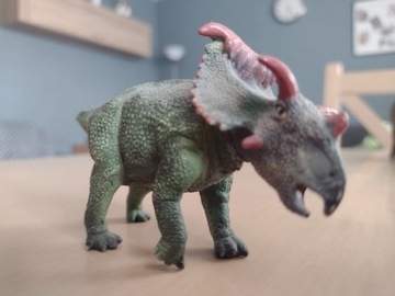 Dinozaur - figurka Schleich, uszkodzona