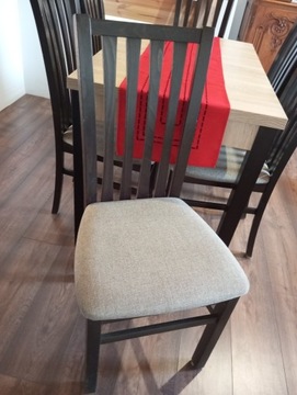 Komplet krzeseł plus rozkładany stół gratis