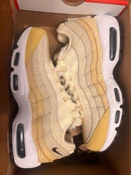 nike air max 95 Wmns „Saturn Gold and Alabaster”