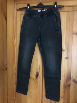 Spodnie dżinsowe H&M joggersy chłopięce 146 cm