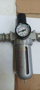 Regulator ciśnienia  powietrza + odwadniacz 1/2" 