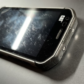 Smartfon CAT S40