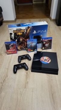 Konsola PS4 z padami GTA5, GoW, GT, ClubD, F1 opis