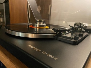 GRAMOFON Thorens  TD 240-2