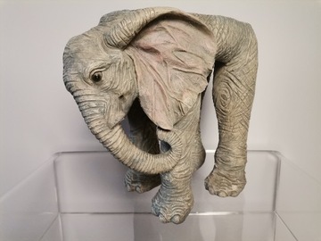 Piękny ceramiczny słoń-kwietnik, jak żywy