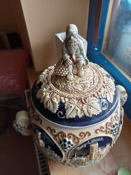 Sprzedam  porcelane,talerze,zyrandole,  kredens