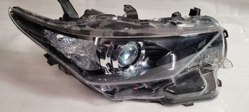 TOYOTA AURIS II LIFT   LAMPA PRAWA  81110-02K30