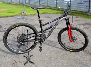 Kellys Thorx 10 z amor. RockShox Lyrik Ultimate