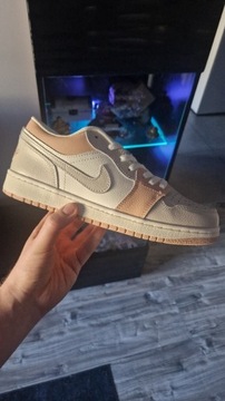 Nike Air Jordan 1 Retro Low Beige