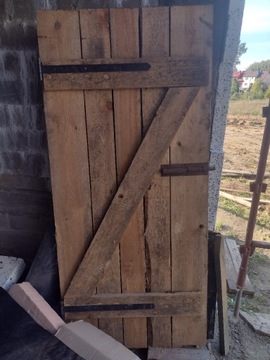 Drzwi budowlane drewniane, mocne 