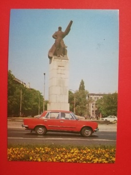 Warszawa Pomnik Lotnika PRL Fiat 125 p