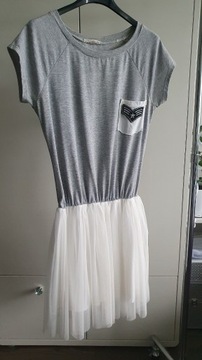 Sukienka shirtowa z tiulem (szaro-biała)