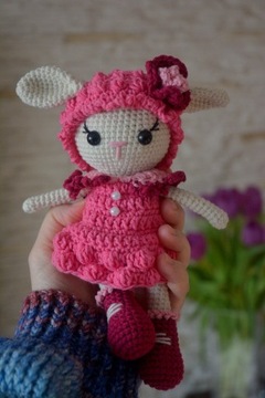 Maskotka owieczka handmade zabawka amigurumi lalka