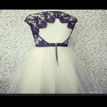 Sukienka biała czarna koronka haft tiul elegancka