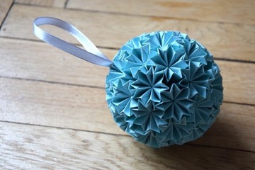 Bombka origami w kolorze błękitnym