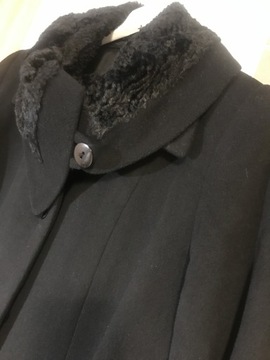 Czarny długi płaszcz