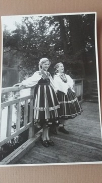 Stare zdjęcia - dziewczęta w stroju łowickim i ...