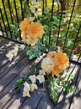 Kompozycja kwiatowa wiązanka bukiet na grób pomnik