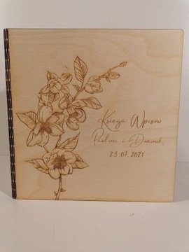 Drewniana kwadratowa księgo wpisów na ślub
