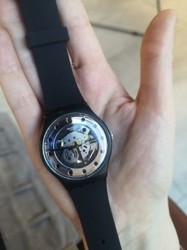 Zegarek swatch new gent czarny widoczny mechanizm srebrny
