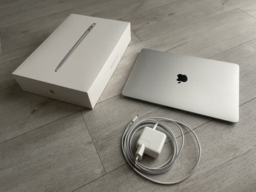 Apple MacBook Air i5 8GB 128GB UHD 617 Mac OS