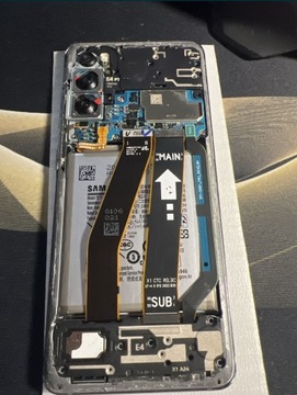 Samsung S20 Uszkodzony, wylany wyświetlacz