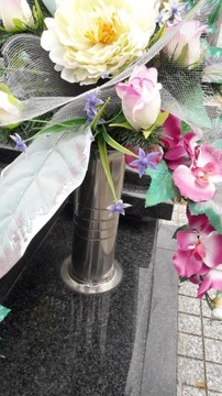 Flakon na kwiaty wazon nagrobkowy z podstawą
