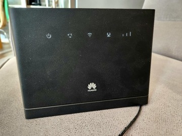 ROUTER Wifi HUAWEI LTE, czarny i biały