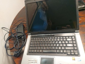Laptop Asus F5SR, T5800, 15,4", 3 GB, Wi-Fi, Vista, bez HDD