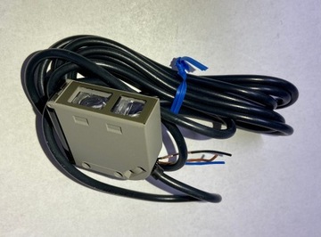 Czujnik fotoelektryczny OMRON E3S-CLI