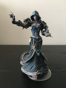 Figurka World of Warcraft Confessor Dhalia