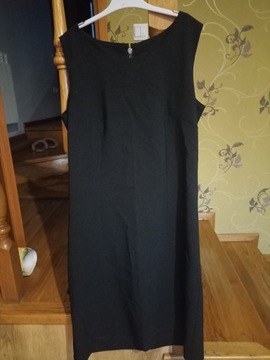 Czarna, elegancka sukienka 38