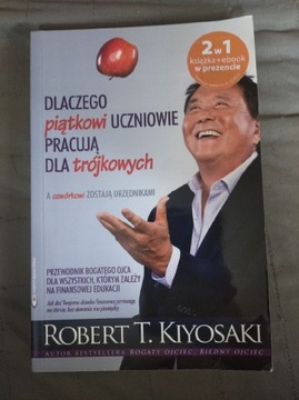 Dlaczego piątkowi uczniowie pracują dla trójkowych