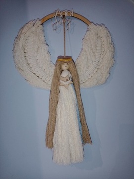 Anioł stróż z makramy na komunię, chrzest