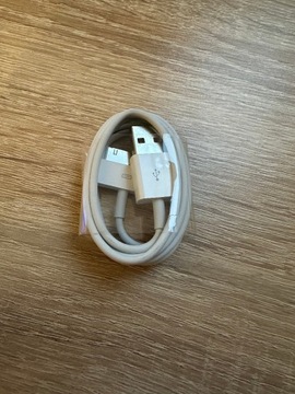 Przewód z wtyczką 30-pin i złączem USB firmy Apple
