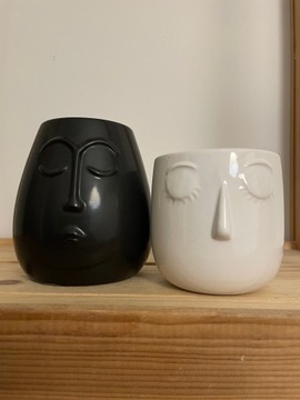 Doniczki osłonki ceramika twarze czarna biała