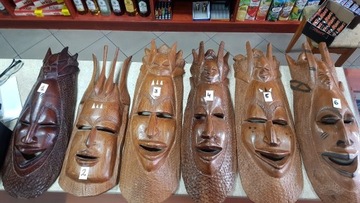 Maski drewniane, 