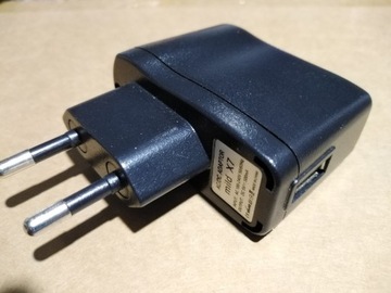 Ładowarka czarna z portem USB, dioda