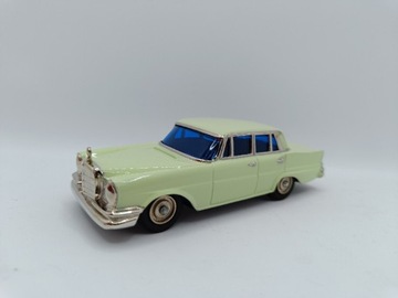 K.K.Sakura 1959-1968 Mercedes 220 SE Fintail W111 