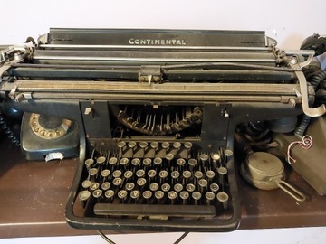 Zabytkowa maszyna do pisania Continental
